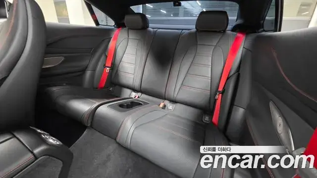 Mercedes-Benz E-Class 2021 — Photo 12/20