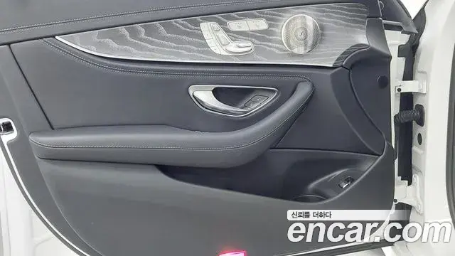 Mercedes-Benz E-Class 2023 — Фото 15/20
