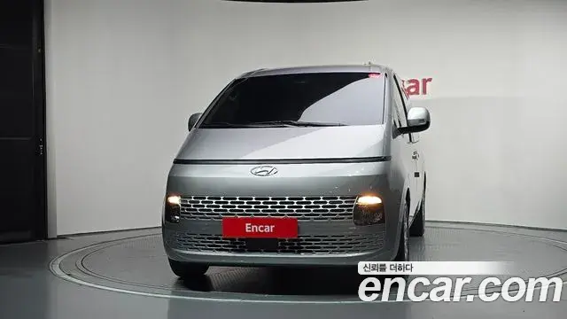Hyundai Staria 2023 — Photo 3/20
