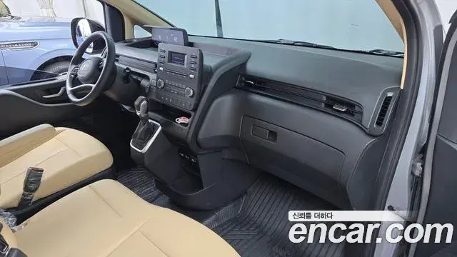Hyundai Staria 2023 — Photo 7/20