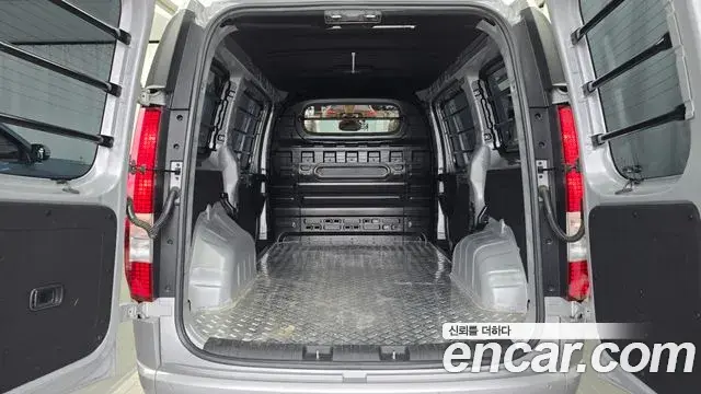Hyundai Staria 2023 — Photo 15/20