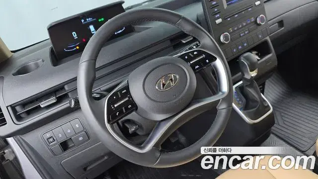 Hyundai Staria 2023 — Photo 16/20