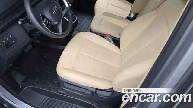 Hyundai Staria 2023 — Photo 17/20