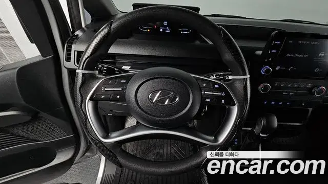 Hyundai Staria 2023 — Фото 13/20