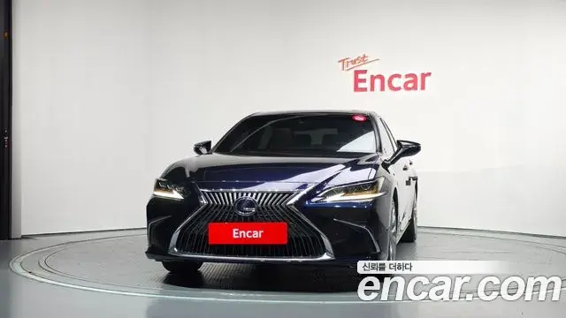 Lexus ES300h 2021 — Photo 3/20