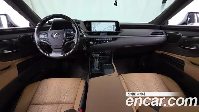 Lexus ES300h 2021 — Photo 7/20