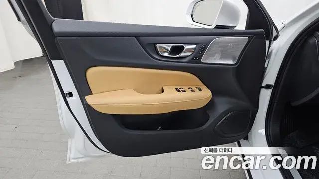 Volvo S60 2020 — Photo 29/34