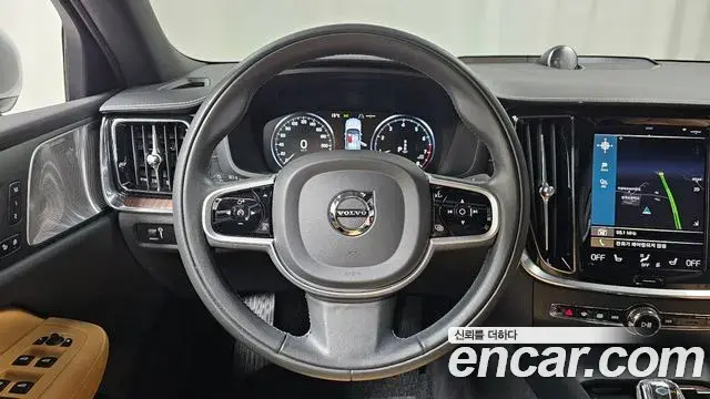 Volvo S60 2020 — Photo 17/34