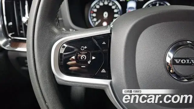 Volvo S60 2020 — Photo 18/34