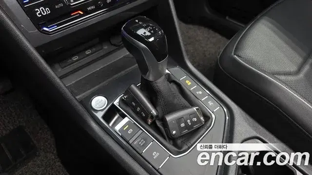 Volkswagen Tiguan Allspace 2023 — Фото 9/20