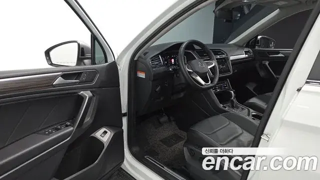 Volkswagen Tiguan Allspace 2023 — Фото 10/20