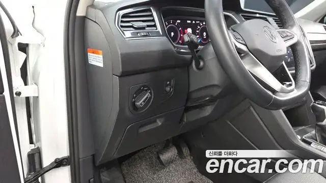 Volkswagen Tiguan Allspace 2023 — Фото 13/20