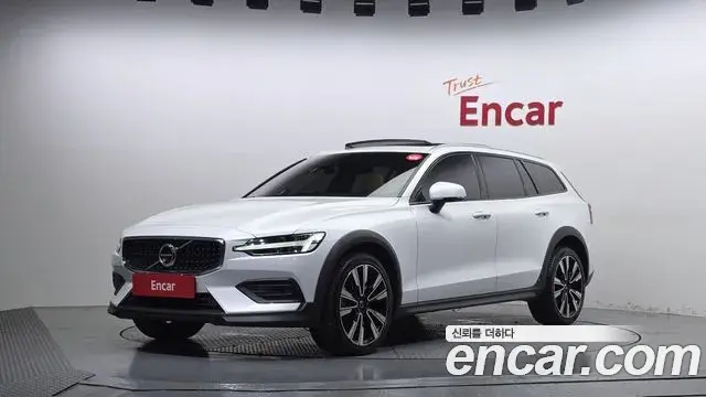 Volvo V60 Cross Country 2021 — Фото 1/20