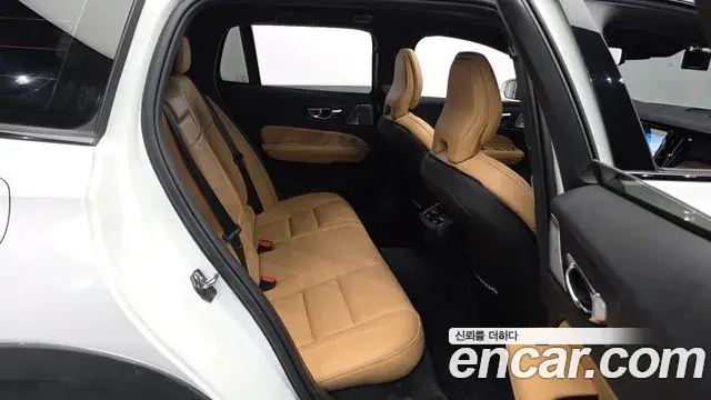 Volvo V60 Cross Country 2021 — Фото 12/20