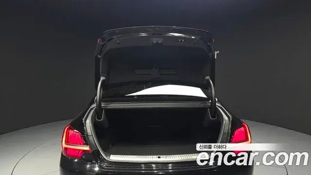 Kia The K9 2021 — Photo 20/20