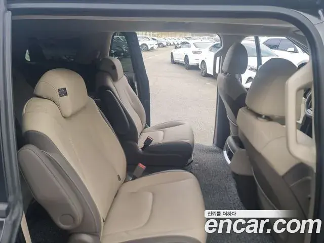 Kia Carnival 2023 — Şəkil 8/18