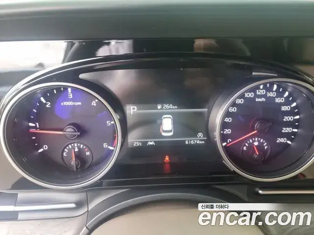 Kia Carnival 2023 — Şəkil 13/18
