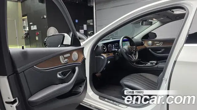 Mercedes-Benz E-Class 2020 — Фото 10/20