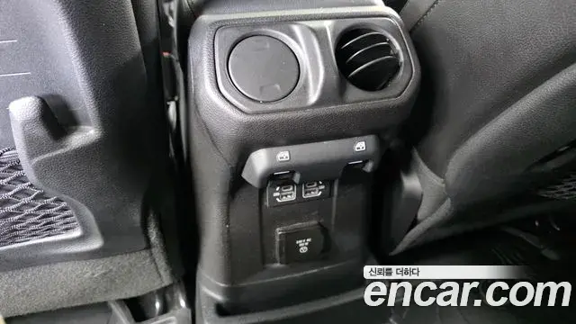 Jeep Wrangler 2021 — Фото 19/20