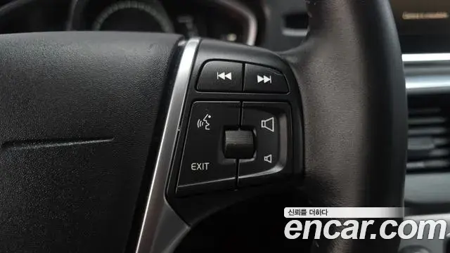 Volvo V40 Cross Country 2018 — Şəkil 4/20