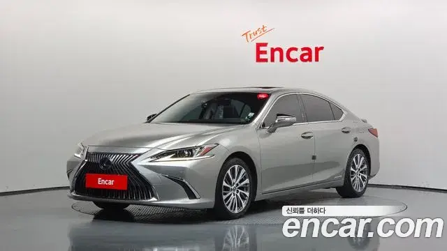 Lexus ES300h 2019 — Photo 10/20