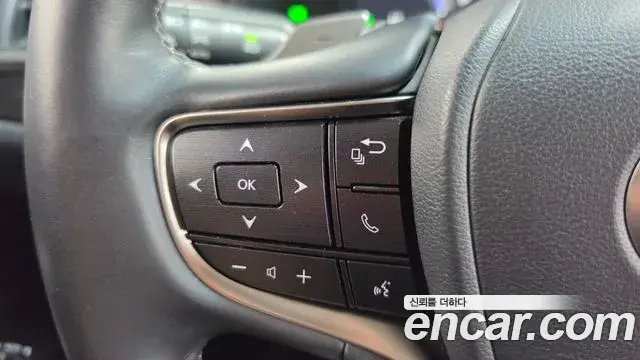 Lexus ES300h 2019 — Photo 16/20