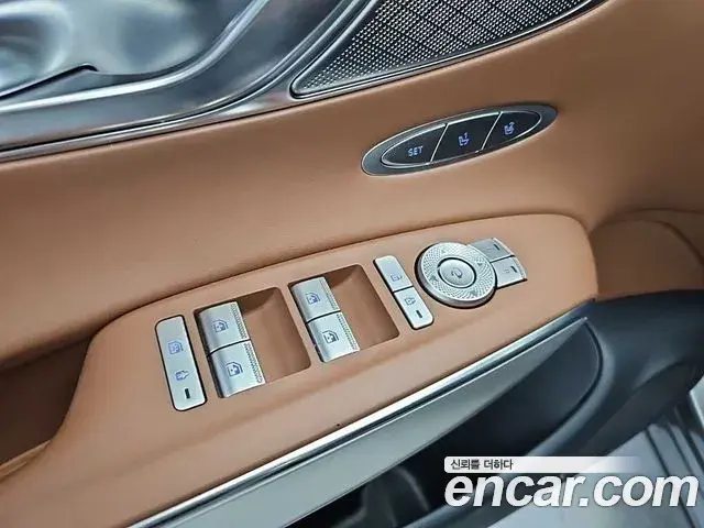 Genesis GV70 2021 — Photo 19/20