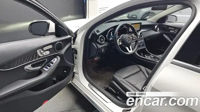 Mercedes-Benz C-Class 2019 — Фото 10/20