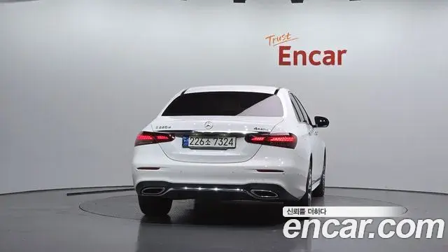 Mercedes-Benz E-Class 2022 — Фото 4/20