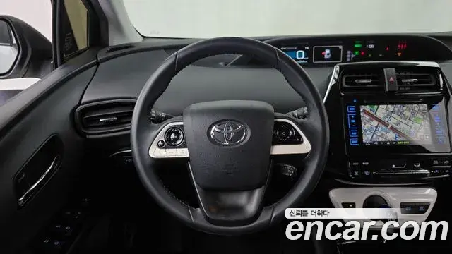 Toyota Prius 2018 — Фото 12/20