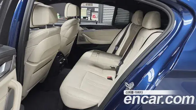 BMW 5 Series 2021 — Photo 12/20