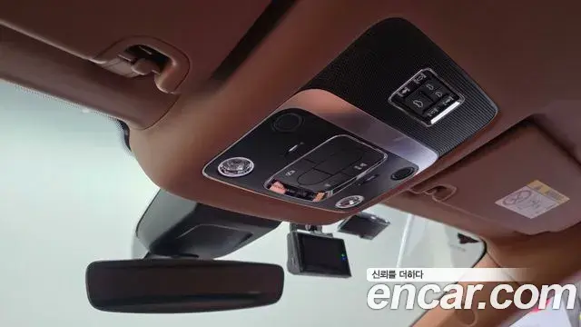 Bentley Flying Spur 2023 — Şəkil 33/36