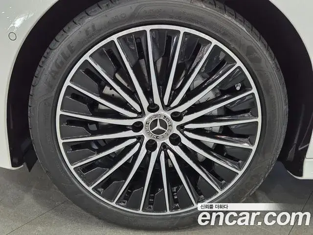 Mercedes-Benz CLE-Class 2025 — Photo 8/19