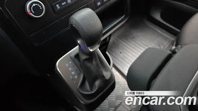 Hyundai Staria 2026 — Photo 9/20