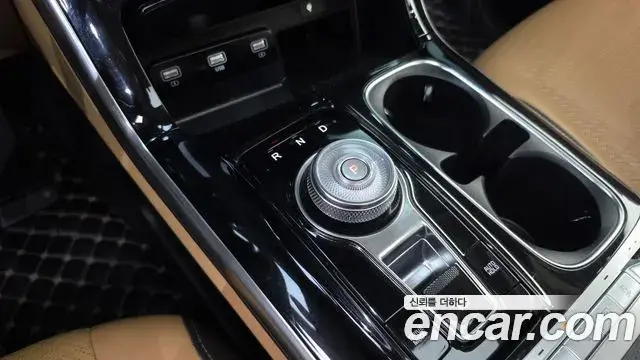 Kia Carnival 2021 — Photo 9/20