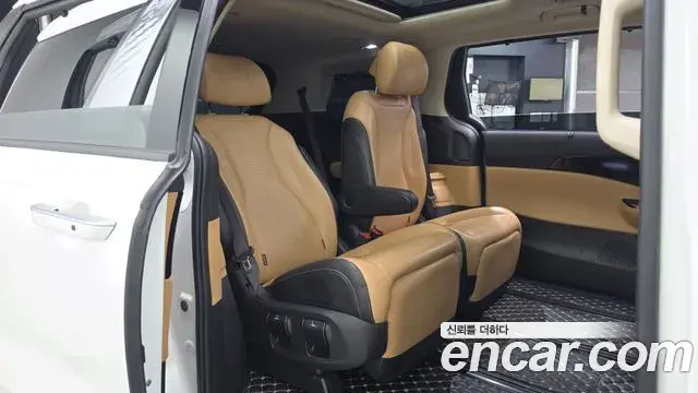 Kia Carnival 2021 — Photo 12/20