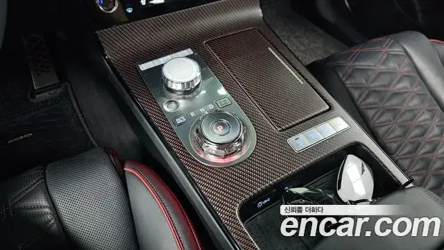 Genesis Electrified G80 2024 — Photo 9/20