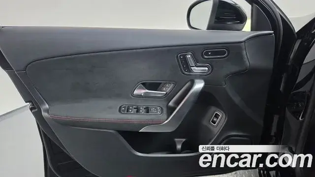 Mercedes-Benz A-Class 2020 — Photo 1/30