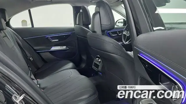 Mercedes-Benz E-Class 2026 — Photo 8/18
