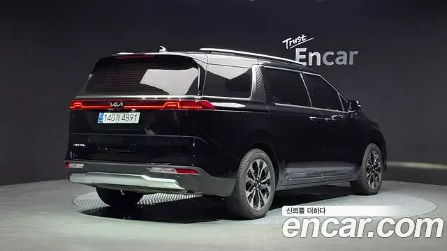 Kia Carnival 2023 — ფოტო 2/20