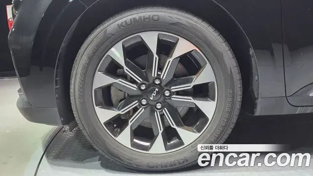 Kia Carnival 2023 — ფოტო 5/20