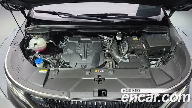 Kia Carnival 2023 — ფოტო 6/20