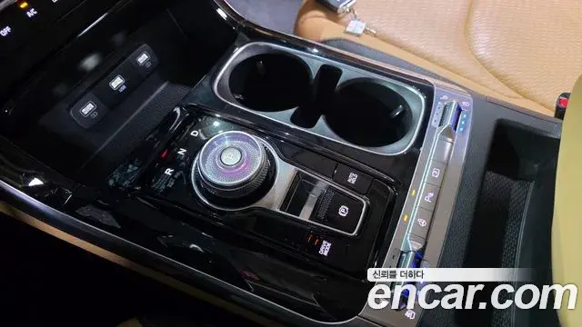 Kia Carnival 2023 — ფოტო 9/20