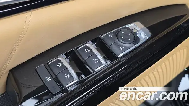 Kia Carnival 2023 — ფოტო 13/20