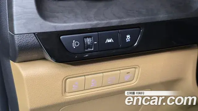 Kia Carnival 2023 — ფოტო 14/20