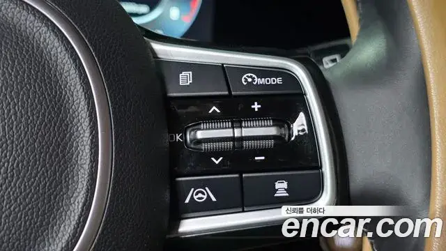 Kia Carnival 2023 — ფოტო 16/20