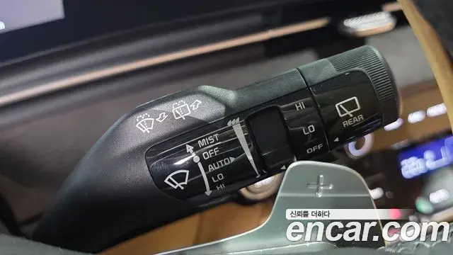 Kia Carnival 2023 — ფოტო 18/20