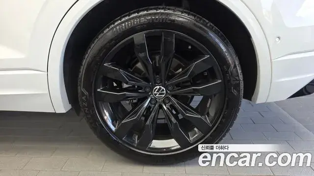 Volkswagen Touareg 2023 — Photo 4/36