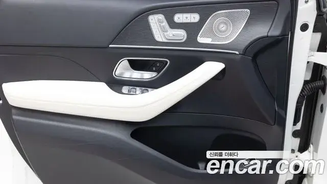 Mercedes-Benz GLE-Class 2023 — Photo 15/20
