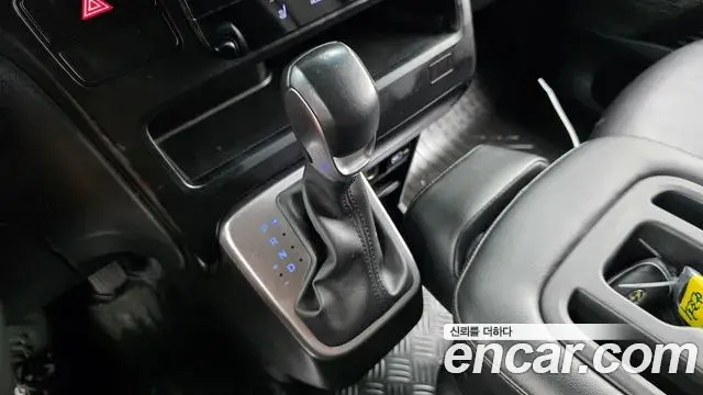 Hyundai Staria 2022 — Şəkil 9/20